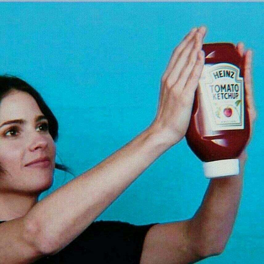 BegumsuGolbas's tweet photo. HEINZ 
TOMATO
KETCHUP 
BOTTLE İS A QUEEN  
Who is the girl next to you?
@shelleyhennig #HappyBirthdayShelleyHennig https://t.co/hpBpolBWzH