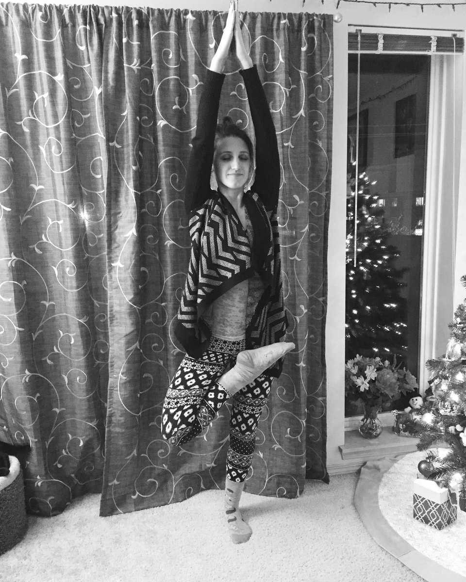 HLDelaTorre's tweet photo. Day 2 of #YogaResolution is #StandingBalance. #treepose #practiceyoganotwar #yogaeverydamnday #treeposenexttomytree #christmastree https://t.co/wueVgYFqdl