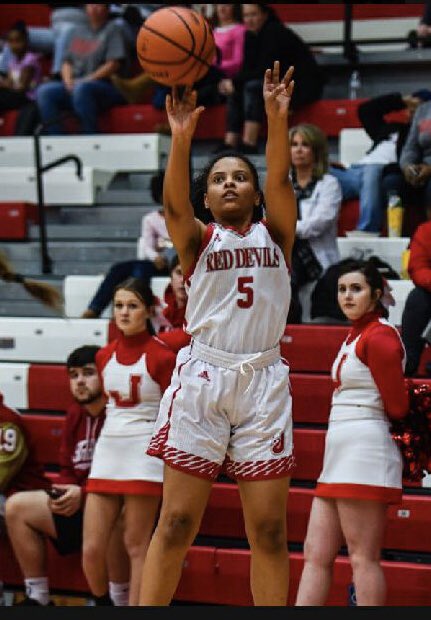 SkyDiggsGreen's tweet photo. Congratulations to 2019 @JasmineLilly_5 of Jeffersonville on making it rain threes tonight. Jasmine hit six 3-pointers on her way to a game-high 20 points in a nice win over Providence! https://t.co/dGHO4g4utP