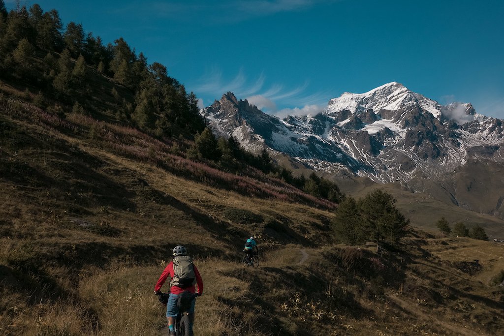 661_protection's tweet photo. #WildWednesday Adventure hunting with MONTANUS in the #SixSixOne #EvoAM Patrol helmets. Designed from the ground up to tackle all types of terrain. Get yours https://t.co/wvmteF1tOB #SixSixOne #661Protection #RideFastTakeChances #ProtectFun https://t.co/GAx9CsID9W