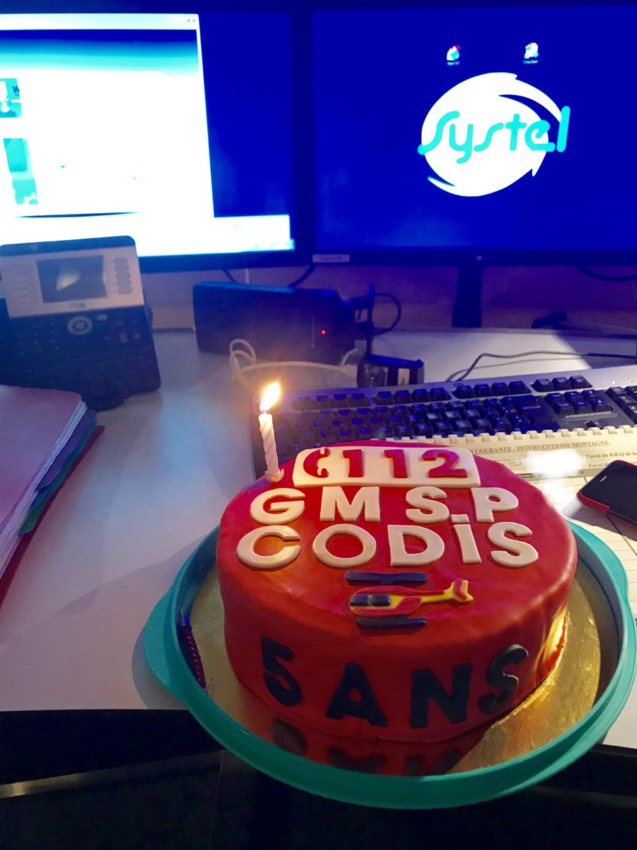 Sdis 74 Cela Fait 5 Ans Que Le Gmsp 74 Est Present Quotidiennement Au Ctra Pour Gerer Les Demandes D Interventions De Secoursenmontagne Cela Meritait Bien Un Gateau D Anniversaire T Co J6uqkohnk4