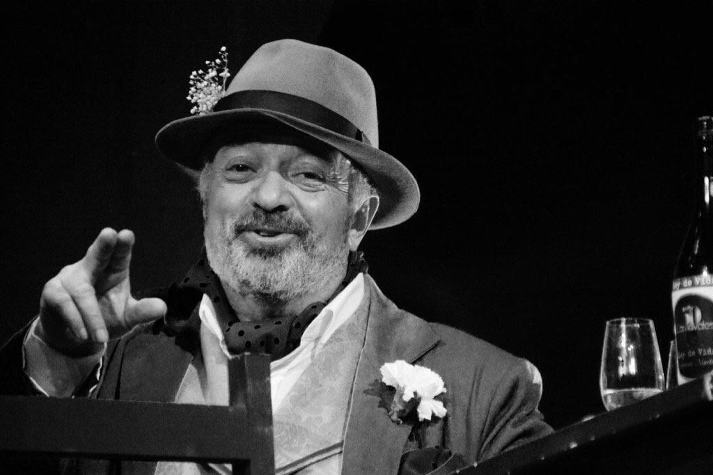 _traslamascara's tweet image. Felicitar a don Antonio Martín García por su nombramiento para encarnar al "Dios Momo" en el Carnaval 2108.
@ComparsadeAM