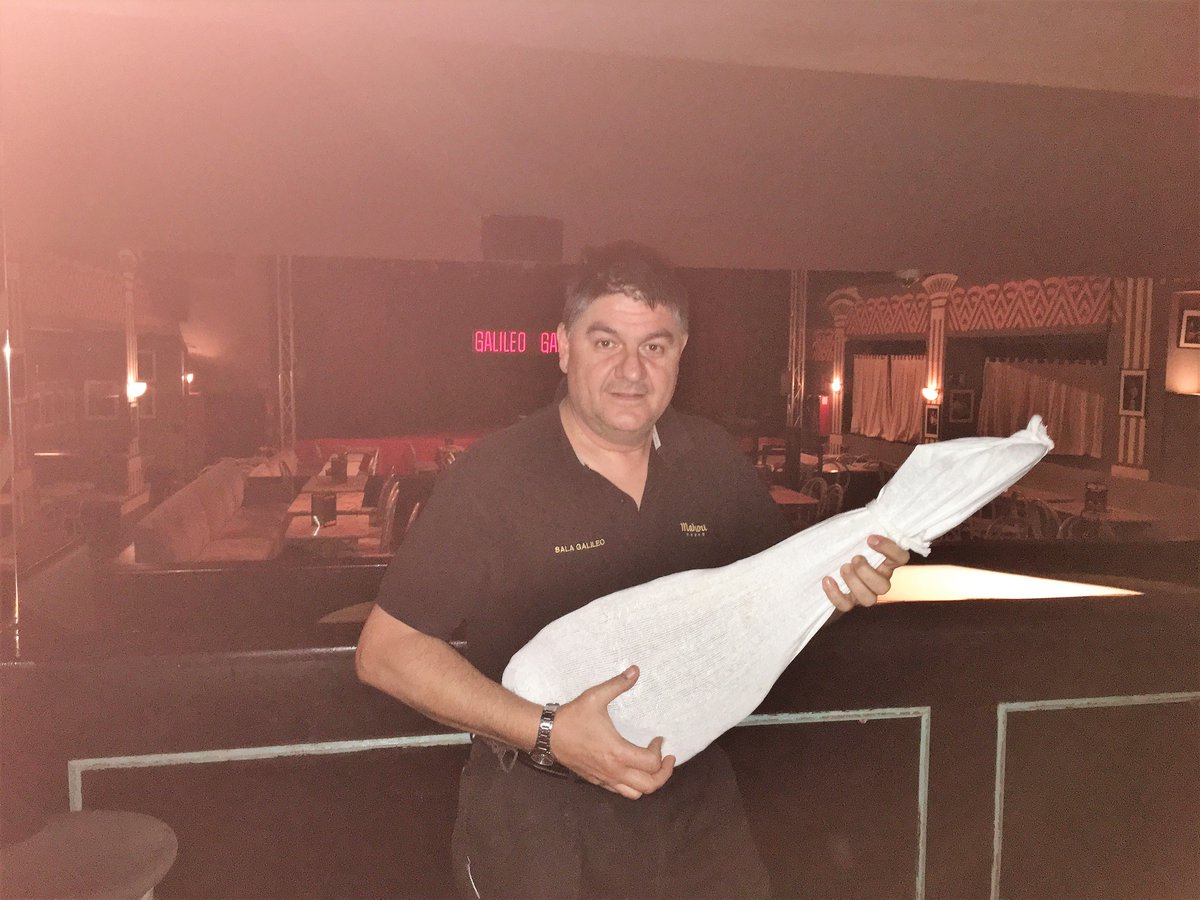 Quien se llevará el jamón del sorteo de #NocheDeReyes en <a href="/salagalileo/">Sala Galileo Galilei</a> ? <a href="/sinaciotv/">Sinacio</a> <a href="/magoKARIM/">karim</a> <a href="/Danidelacamara/">danidelacamara</a> aportarán buen #humor. Saca ya tu entrada en <a href="/ticketea/">ticketea by Eventbrite</a> ticketea.com/entradas-monol…