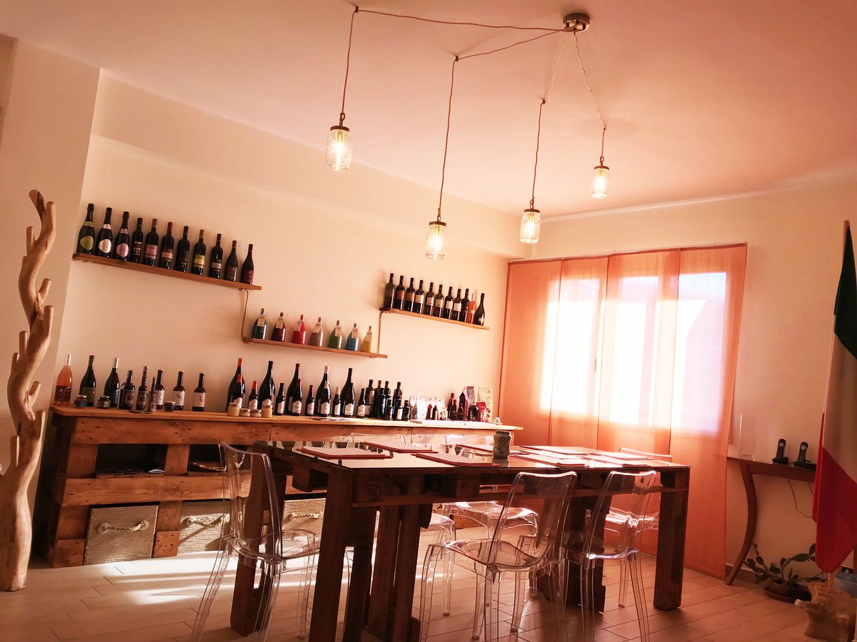 AngeloIngFreni's tweet photo. Comincia il viaggio 2018 del nostro #FoodItaly nel Mondo: #Pasta, #Farina, #Olio, #Vino, #Birra, #Liquori ... valorizziamo i Prodotti Italiani. Scoprite il ns. Catalogo Internazionale, da scaricare al centro della Home: https://t.co/B60q3OtDkk  #MadeinItaly #FoodgrowninItaly https://t.co/7FiQQf9d1F