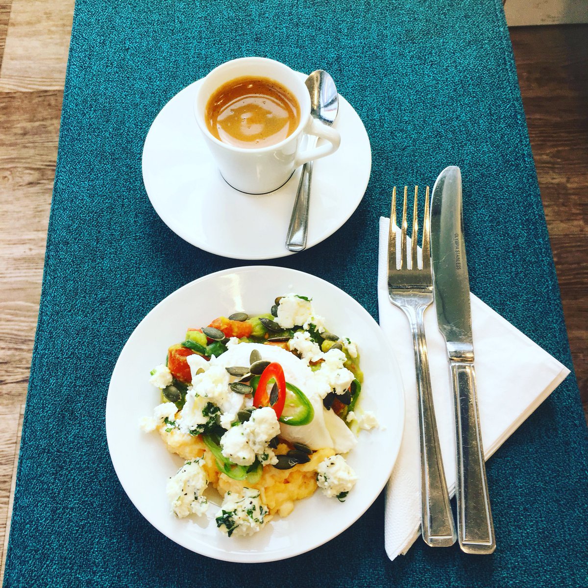 TheBarInMind's tweet photo. You don’t have to EAT LESS! You just have to EAT RIGHT! 🥚🥑🧀🍅 #supereggs #fetaavocadoscrambleegg @mindshareuk https://t.co/Vx6VZ4NDjH