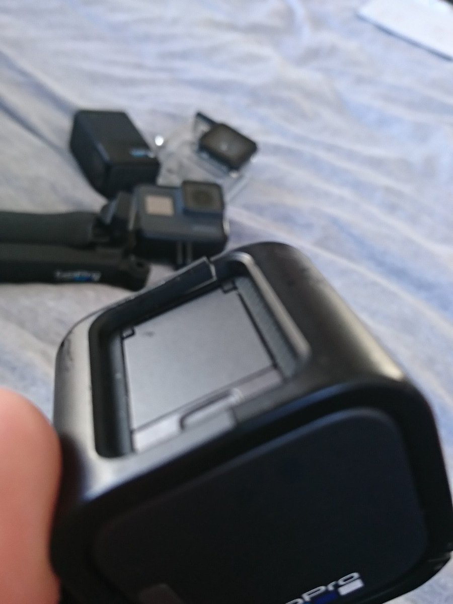Fret87's tweet photo. What to do when the case on your hero 5 session cracks! @GoPro please help! https://t.co/dlmdXEO3PW