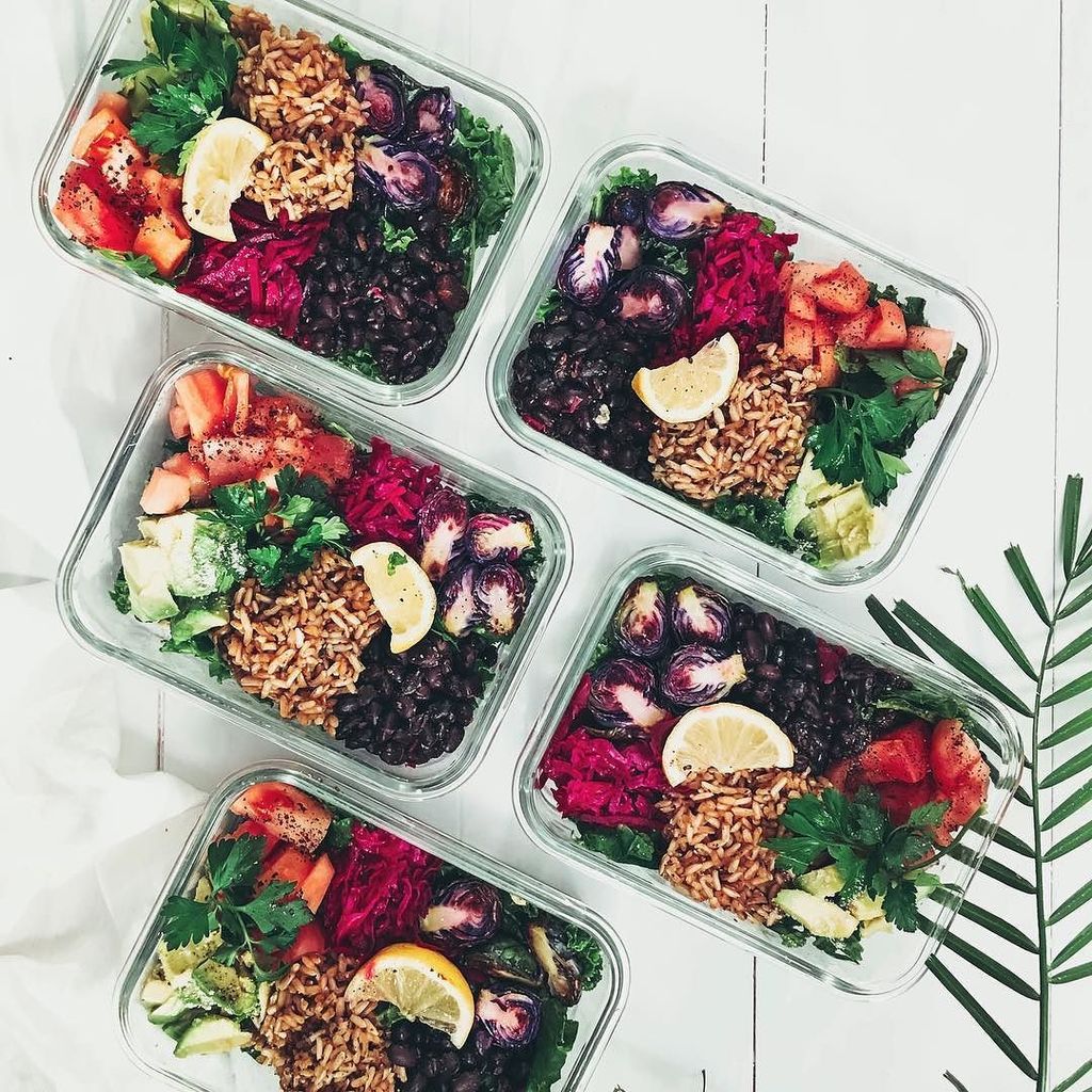 Yay or Nay? To more meal prepping in 2018 😌 My first meal prep for 2018 is sorted 🍽🌿🥙 These are my veggie + protein packed lunch meals for 5x days. A weekly ritual that’s totally worth getting into the habit of, if your hella busy week in and week out. Seriously saves me…