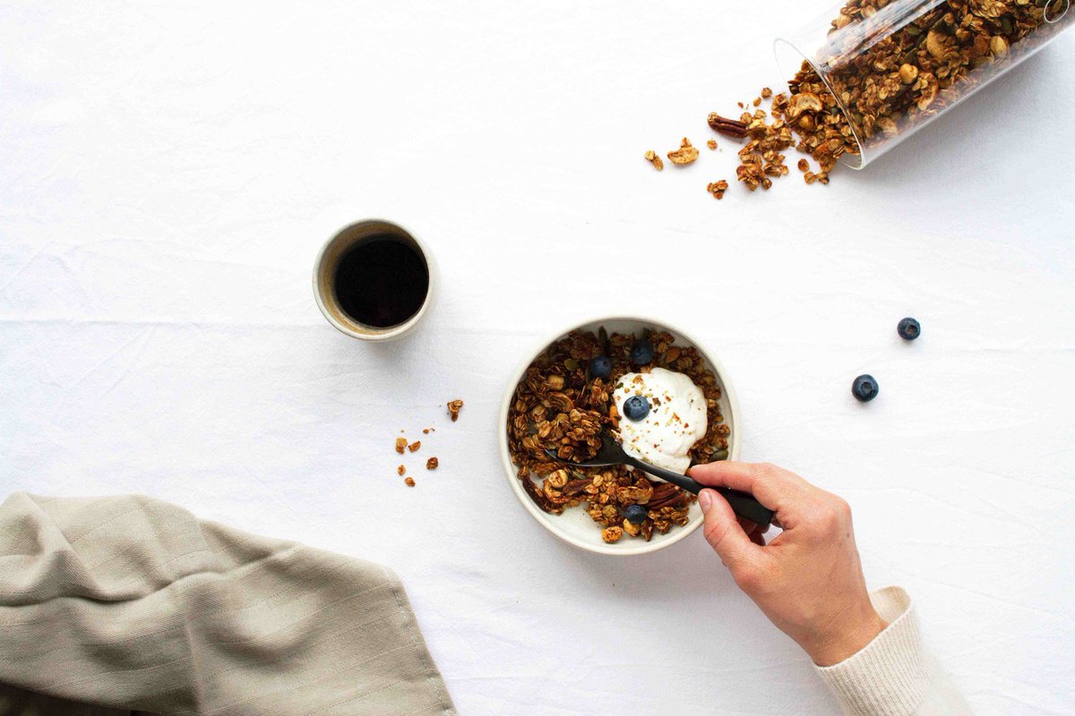 BeauBewust's tweet photo. Kennen jullie Oot al? Oot maakt 100% puur natuur granola die tjokvol zit met noten, pitten &amp; zaden. Helemaal bio en glutenfree 👌🏼✨ Zó lekker en je kunt ze nog gratis thuis laten bezorgen ook! #Loveit #OotGranola https://t.co/8MFyr9X4ft