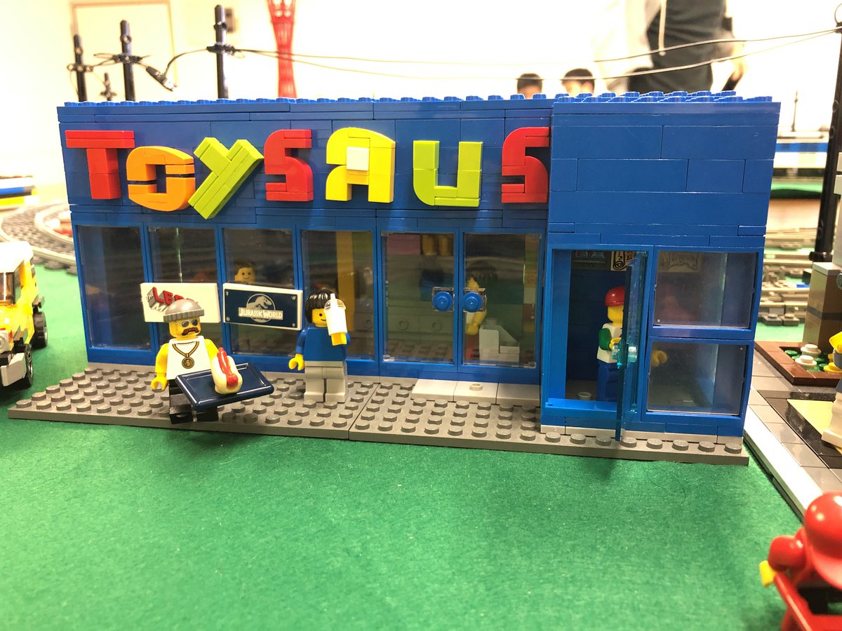ㅤ En Twitter レゴラーの聖地 トイザらスです 一号店をイメージして作りました 売ってるのはレゴと砲塔のついた工事車両だけですw ロゴ はgenicちゃんにも手伝ってもらいました さあ レゴ買おう トイザらス Toysrus Jp レゴ ロゴ作成 T Co Lnnkgtxbb0
