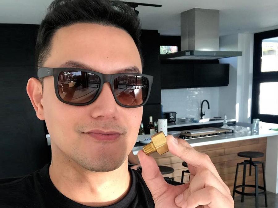 GMA7SocialHub's tweet photo. Paolo Ballesteros spends New Year in new home https://t.co/0vVe5dSBNy #IANUBagongPagsubok #ALDUBWhatMakesYouHappy https://t.co/53Mjsq0sHt