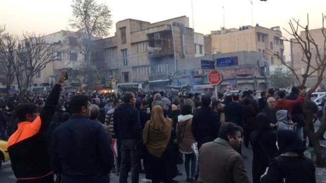 “The rising death toll bodes ill for Iranians who are daring to take their grievances to the streets.”
<a href="/sarahleah1/">Sarah Leah Whitson</a> on #IranProtests
hrw.org/news/2018/01/0…