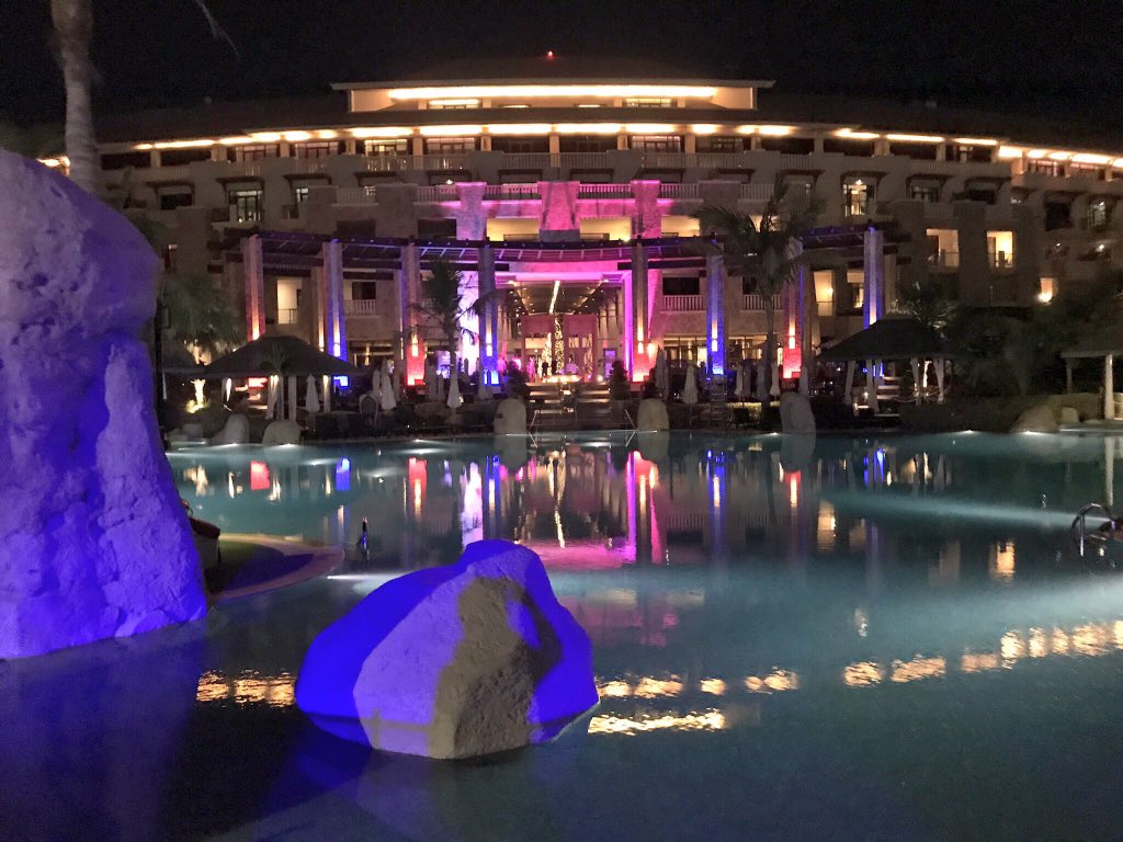 DoetsElske's tweet photo. Echt een plaatje #sofitelthepalm #dubai #polynesianstyle https://t.co/p961mza20G