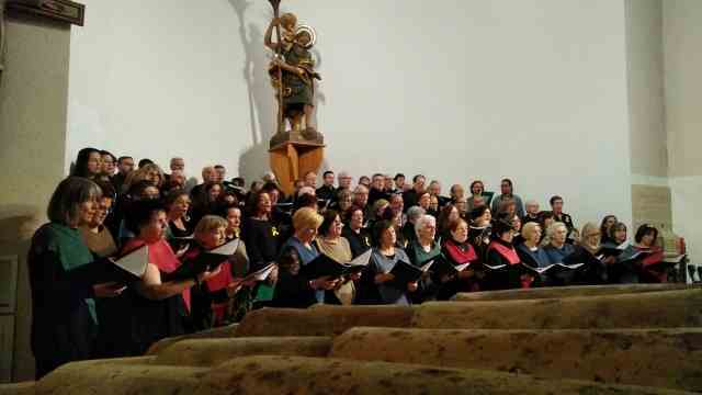 RadioLesPlanes's tweet photo. Ja us podeu descarregar el Concert de Nadal 2017 @aj_planes https://t.co/vCxUcUc8Ip https://t.co/nOvnMQwAJV