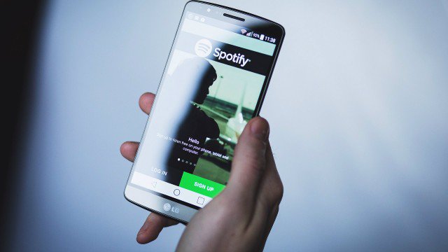VTMNIEUWS's tweet photo. Spotify aangeklaagd voor auteursrechten. https://t.co/4rnoQLjeJv https://t.co/1nWrvJO4Le