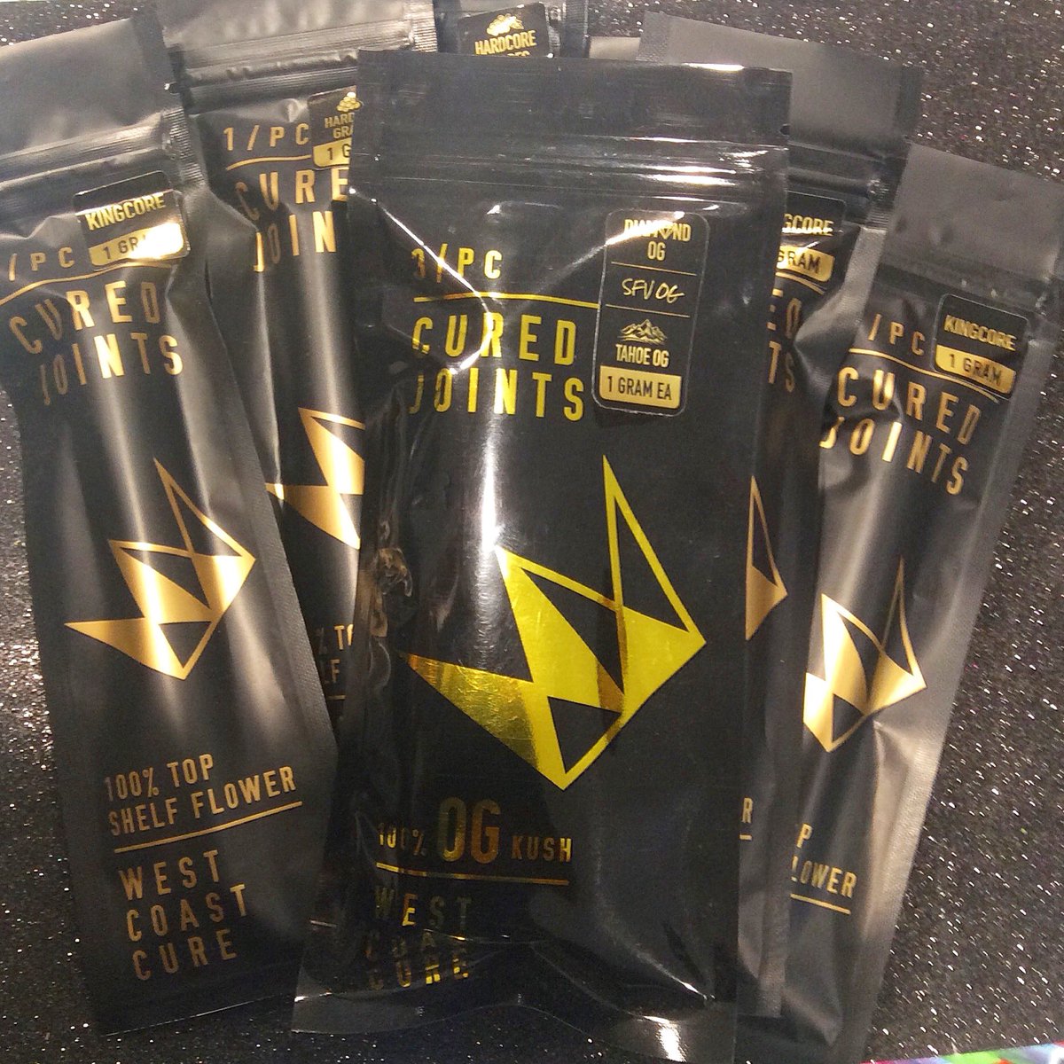 Trevi420's tweet photo. Get cured with our WCC joints 100% top shelf flower🍃 Comes in individuals and 3pc. Don’t miss out! Opened till 12am ‼️ #curedjoints #joints https://t.co/bI8NZzzWd2