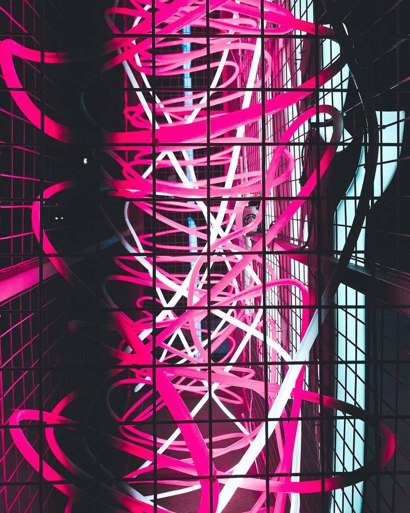 NatashaK_'s tweet photo. ~Oh squiggly lines~
.
.
.
.
.
#Dubai #DubaiShoppingFestival #getlost #explorer #optoutside #theworldshotz #createexplore #exploretocreate #discoverearth #travelphoto #travelworld #keepexploring #globe_travel #theglobewanderer #roamtheplanet #letsgosomewh… https://t.co/jxcxIq0MLf https://t.co/3DrOxVMCy9