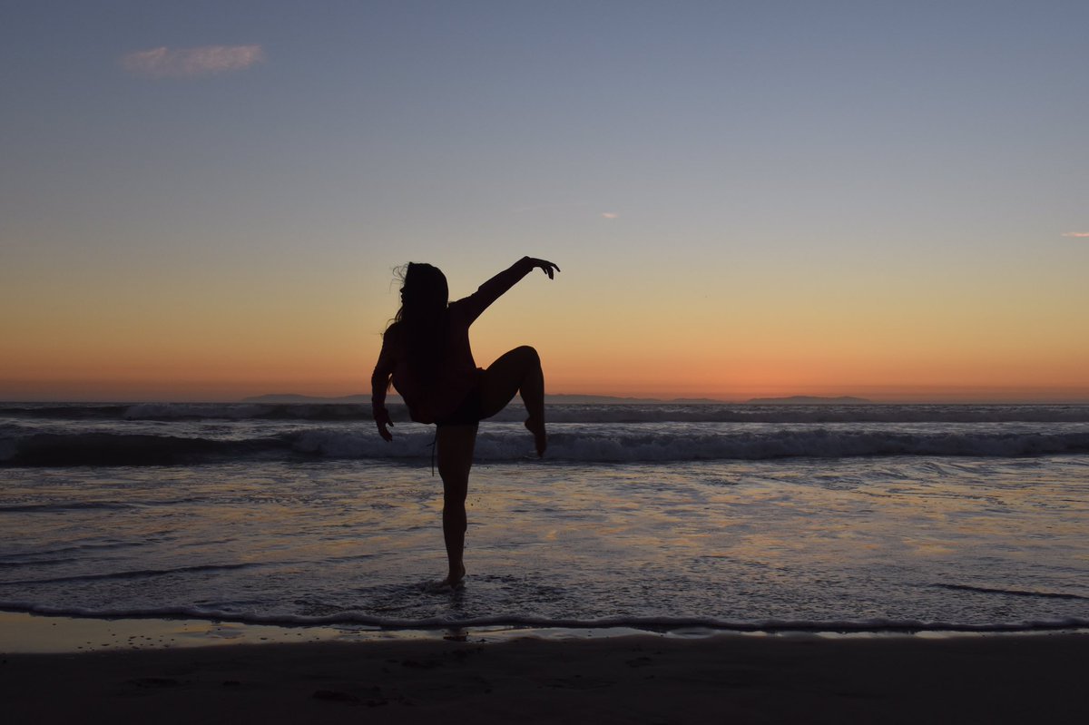 ChelloItsJilly's tweet photo. I teach dance for 30 hrs a week and then I dance professionally for 30 hrs a week ❤️ I am so grateful for the career I have chosen. https://t.co/9F02OsrA8O