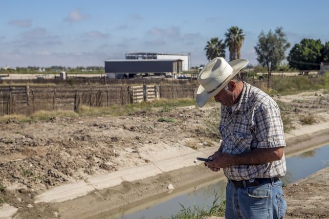 eldiarioes's tweet photo. Una multinacional cervecera quiere el agua del desierto mexicano azotado por la sequía https://t.co/vbNw3OnBJp Por José Pedro Martínez https://t.co/n8JYm1w9te