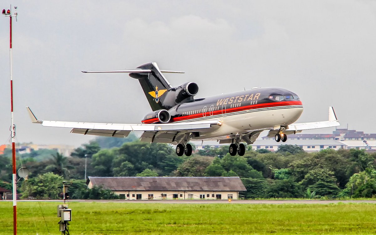 avgeekmy's tweet photo. Bismillah.
@WeststarGroup @Boeing #727 #N800AK landed at subang international from Changi, yesterday.
@Skypark_Subang #wmsa #szb https://t.co/LLdzTWWEc4