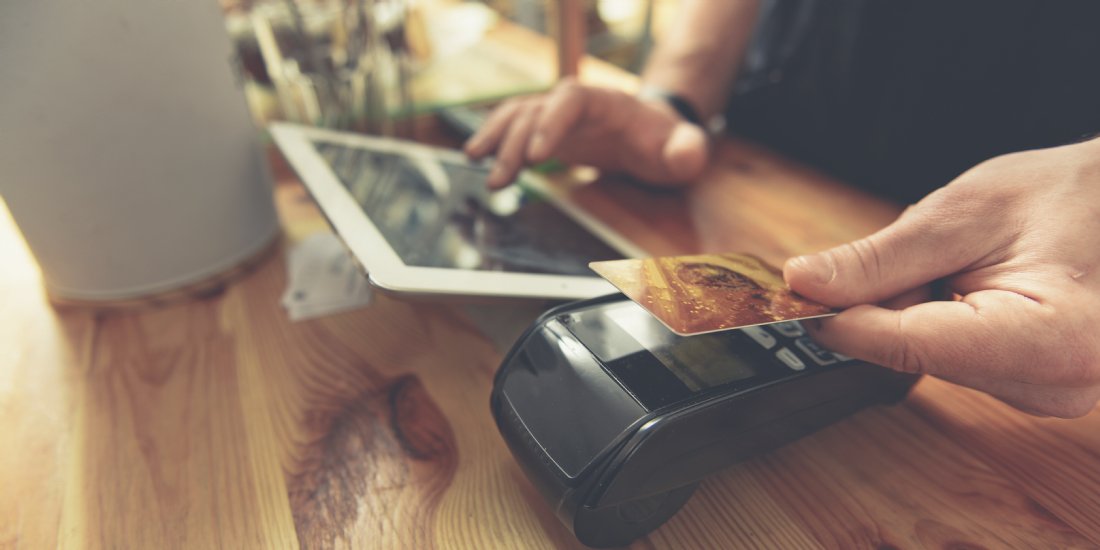 SoeBusiness's tweet photo. Intelligent et connecté, le terminal de #paiement transforme les codes et enrichit le parcours client https://t.co/ccUk04Yd8Q https://t.co/im3cqPvuIM