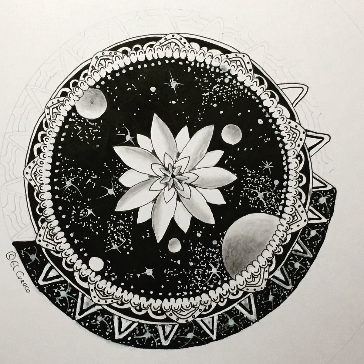 ElCreeco's tweet photo. #art #artist #artwork #fivetotwelve #fünfvorzwölf #watch #drawing #mandalaart #zentangle #zentangleart ##mandala #moon #planet #space #time #fineart #wip #hourglass https://t.co/s6D1VwPr3K