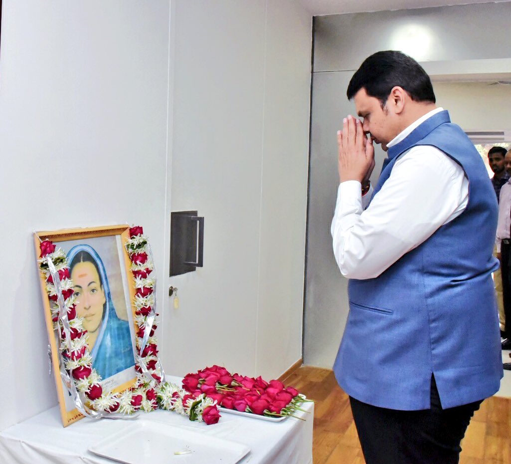 Dev_Fadnavis's tweet photo. Paid humble respects to the great social reformer KrantiJyoti #SavitribaiPhule on her Jayanti today ! https://t.co/PtebC8dqr4