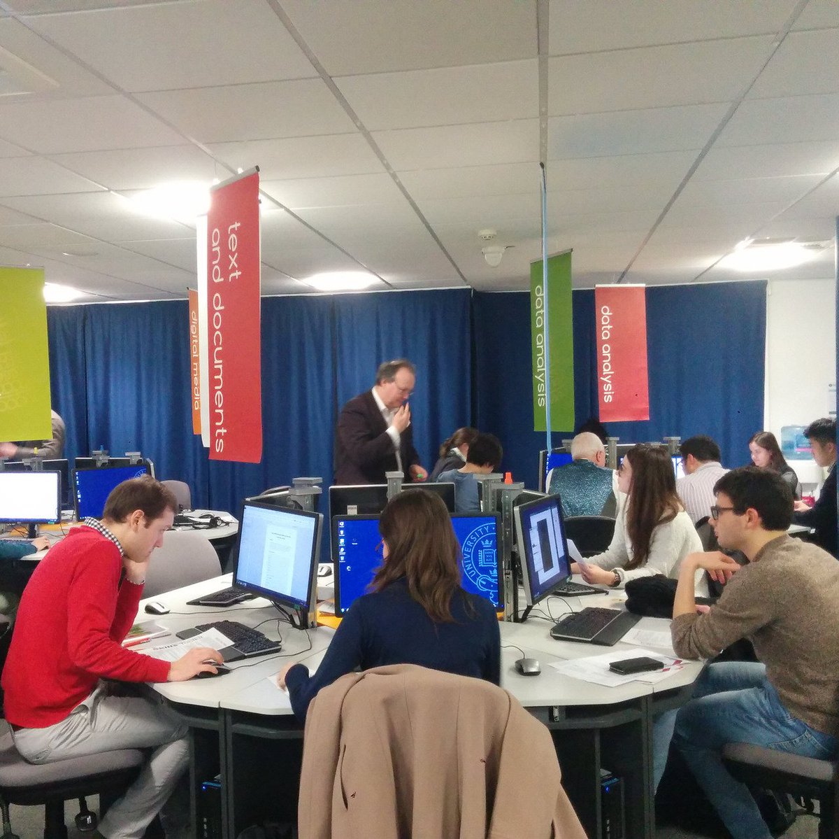 OxResearchSkill's tweet photo. Places are filling up – book your place now! Come to a free workshop for grad students to try new tools. Details and booking: https://t.co/SPaVHXQlk3. #ResearchSkills #TransferableSkills #GraduateResearcher https://t.co/gEYCskCpQk