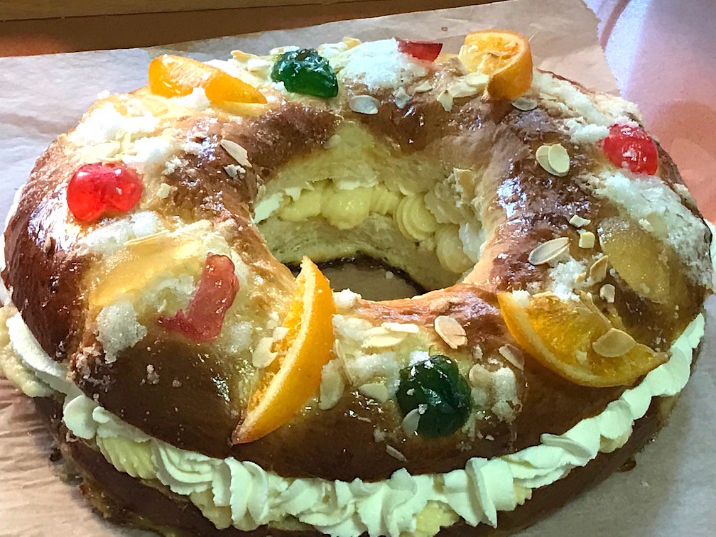 laliopardal's tweet photo. #conosin nata ¿Cual es el auténtico roscón? Mitad y mitad ¿Por qué elegir? Ummmmm https://t.co/u2kp6FCVaa