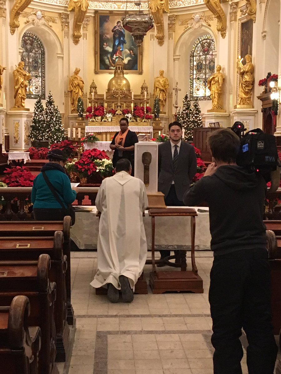 Relique de saint François Xavier est maintenant à <a href="/NotreDameQuebec/">Notre-Dame de Québec</a> pour vénération jusqu'à 16h. De 19h à 21h à l'église Saint-François-Xavier. En cette fête du Saint Nom de #Jésus, une occasion de communion profonde avec le Christ.
#stfxCanada #catholique

ecdq.org/relique-de-sai…