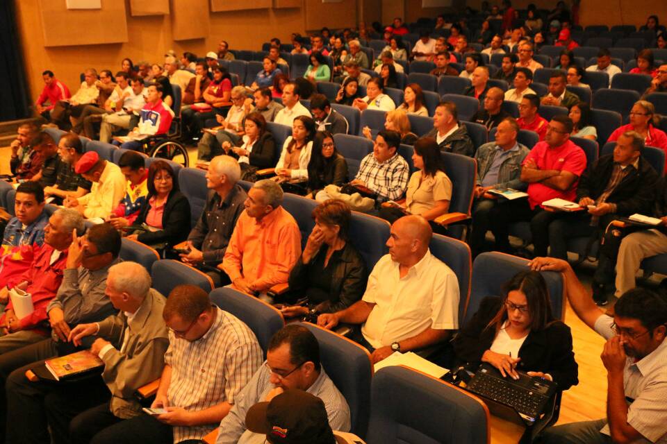 gestionperfecta's tweet photo. En este encuentro con el Estado Mayor Único, estamos informando acerca de la reorganización de la Gobernación. Mayor eficiencia para el beneficio del pueblo larense! https://t.co/fl9dXXrTQN
