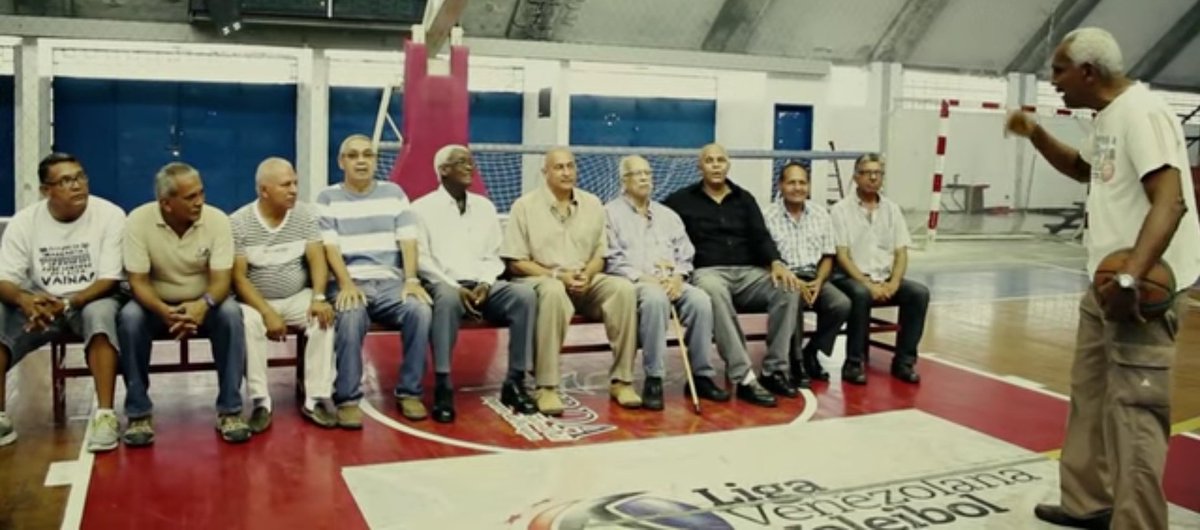ProfeLuisPena's tweet photo. Se fue "El Buen Amigo Gigante", amigo de todos: Mauricio Johnson.

Toda medición que quiera hacerse del Baloncesto venezolano, pasa por ÉL.

Jugador y FORMADOR PURO de este deporte.

En este día triste, MUCHOS le dicen: ¡Hasta siempre profe, y GRACIAS!

#MauricioJohnson 🏀🇻🇪🥇 https://t.co/qtgAThQXt6