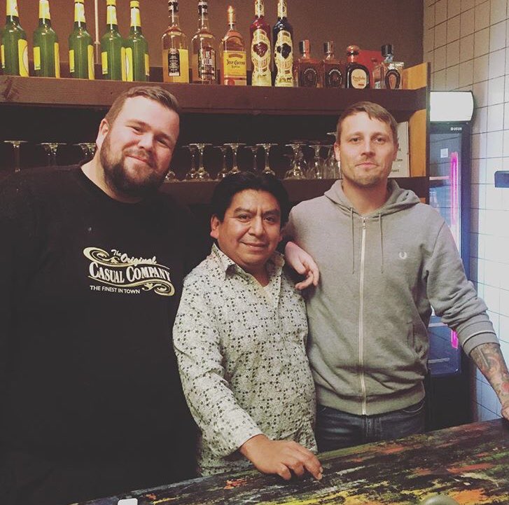 Freitag, 14:00 Uhr veröffentlichen wir  ein neues Lied namens „Zuhause“ und dazu eines der schönsten Musikvideos, das wir bisher gedreht haben. #sturmunddreck #allesaufrausch