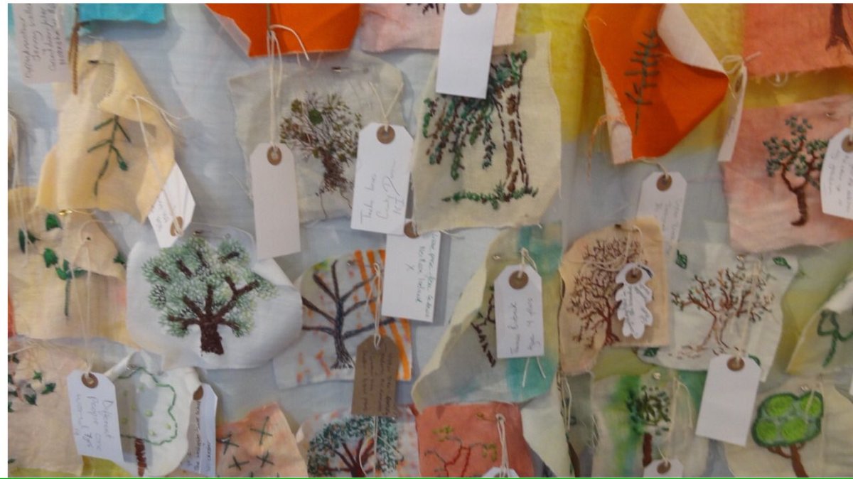 dailythreadbrum's tweet photo. Happy New Year from the #DailyThread team. Join us for a #workshop this Thurs 6.30-9pm. We are participating in @ThreadBWitness's #stitchatreeproject raising awareness about #refugees & #asylumseekers. No special skills required. #haveago #firsttimefree https://t.co/Zrmn3Zbu2o