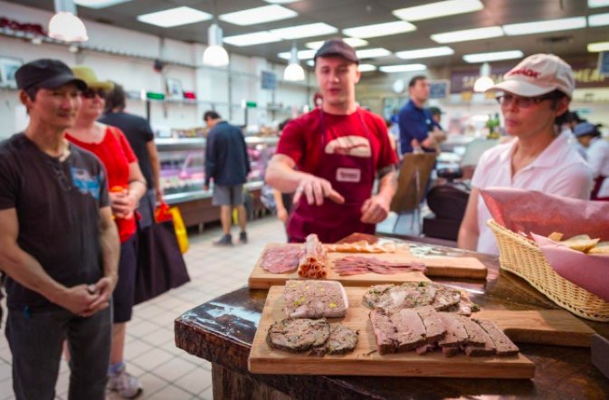 BeckTaxi's tweet photo. TODAY 11AM – Missed breakfast? The #KensingtonKrawlFoodTour has your back! Taste your way through #KensingtonMarket while learning the history of the neighbourhood. And when you’re too full to walk home… #wegotyou.
#Movingthe6ix #TorontoEats #BestOfTO https://t.co/z9WIsbo51o