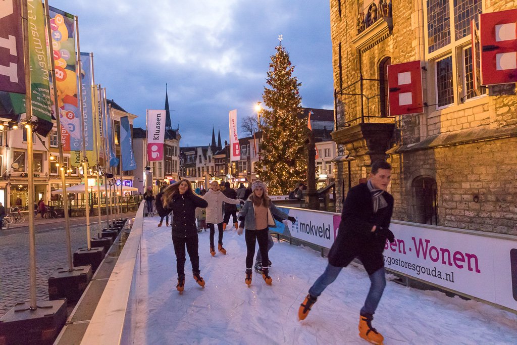 We hebben goed nieuws voor alle schaatsfans... de ergste storm is achter de rug! De Goudse IJsbaan is vanaf 17.00 uur weer geopend. Ook kunnen jullie dan terecht in Grand Café Koek &amp; Zopie voor een heerlijk diner van restaurant Bij Ons of een winterse borrel. Zien we jullie zo?