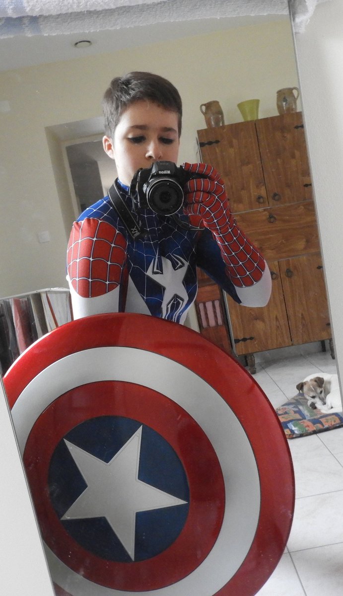 Sumaru97Cindy's tweet photo. My dog was sleeping behind while I was doing test pictures. 😂
#SpiderCap #SpiderGirl #Cosplay #Marvel #SHIELD https://t.co/oUSMUguLWR