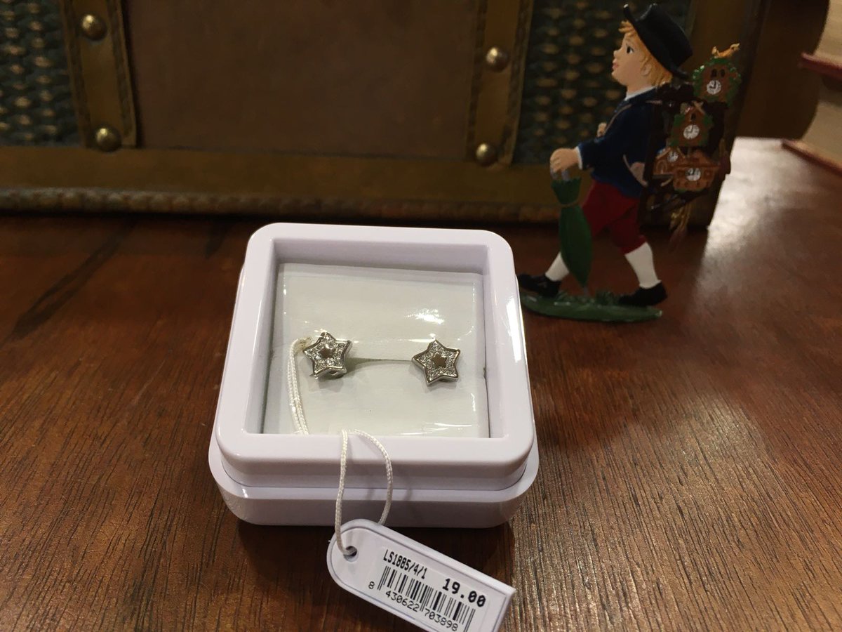 relojeriaancora's tweet photo. 👑👑👑 Unos pendientes , un colgante, pulseras, relojes... los #reyesmagos tienen muchas ideas en nuestra tienda del #Carbayedo #Aviles
#regalos #ideasregalo #autoregalo 🎁✨ https://t.co/3tUFWTUZ28