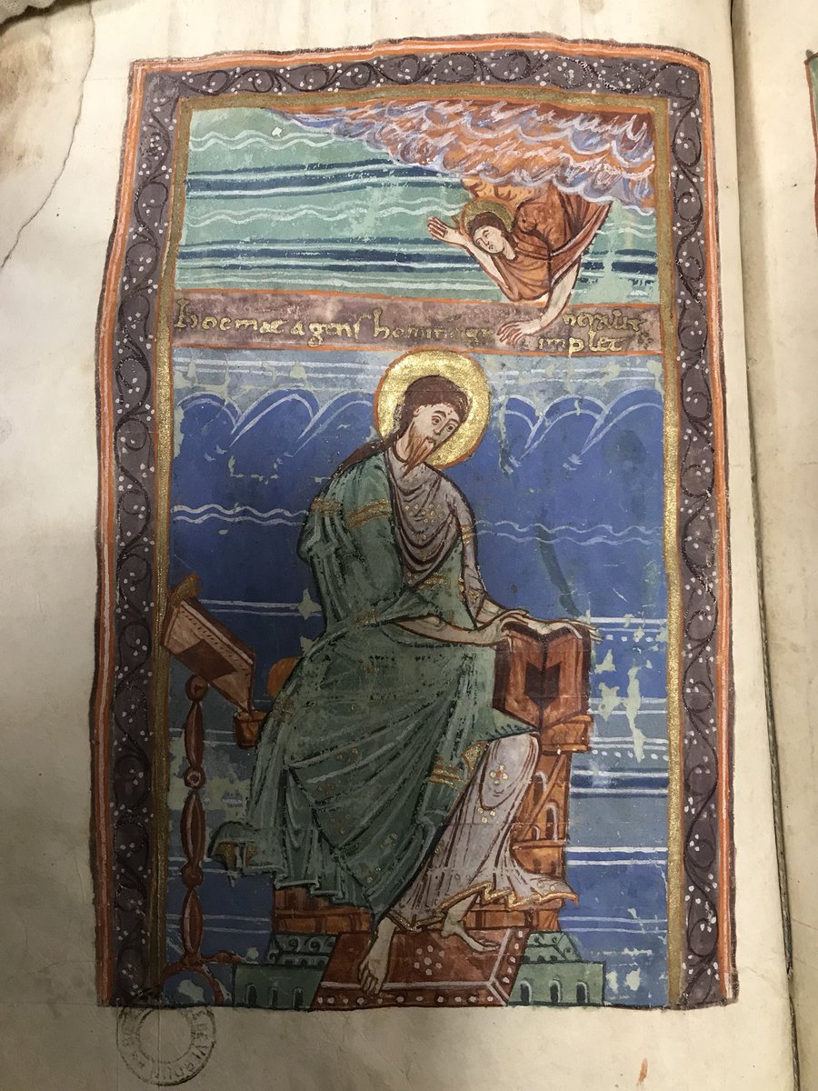 dr_mgeorge's tweet photo. Et puisque le mois de #janvier est aussi celui des #étrennes, je me permets de partager avec vous quelques belles #enluminures rencontrées dans des #manuscrits de la #BMVerdun ce matin. Et pour commencer, un #évangéliaire de l’#abbaye #SaintVanne du 2e quart du XIe siècle #ms52 https://t.co/qXTNpevIFj