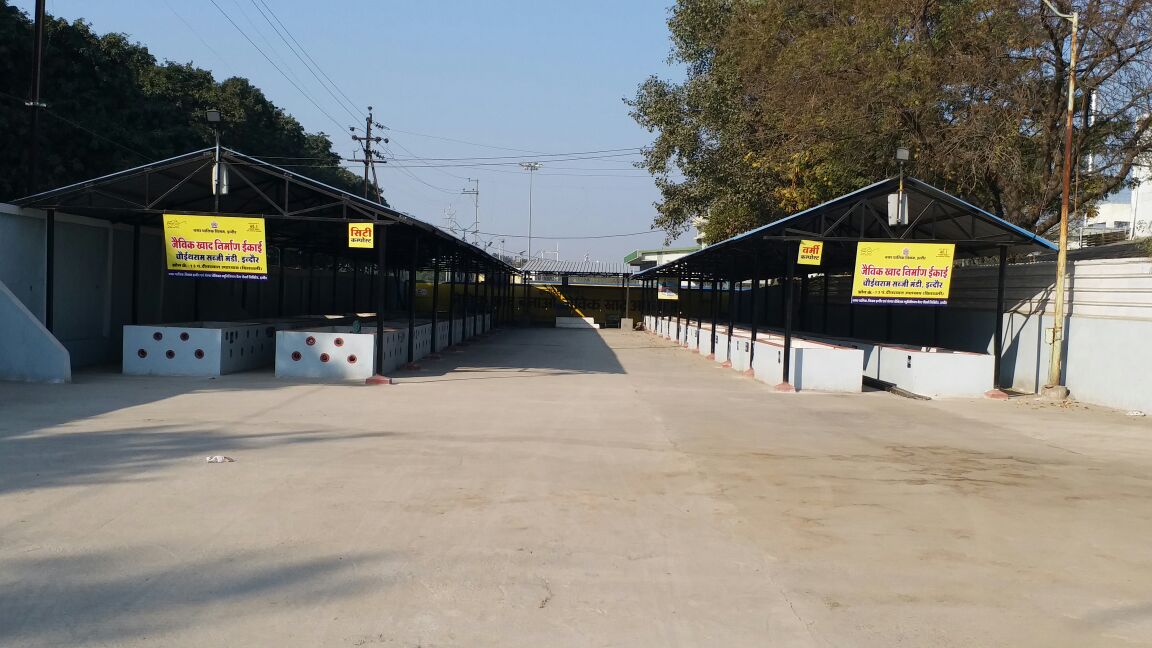 SwachhIndore's tweet image. चोईथराम मण्‍डी स्थित सिटी कम्‍पो‍स्‍ट यूनिट में  कम्‍पोस्‍ट तैयार किया जा रहा है। #SwachhBharat #MyCleanIndia #sbmump1 #IndoreRahegaNo1 #SwachhSurvekshan2018