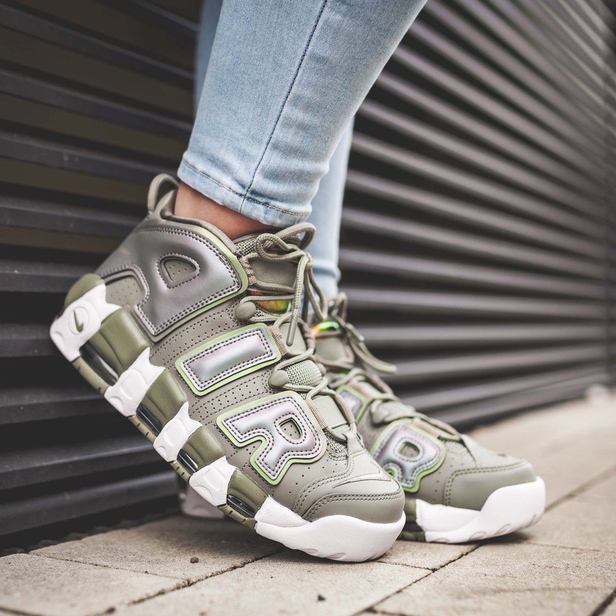 nike air more uptempo dark stucco