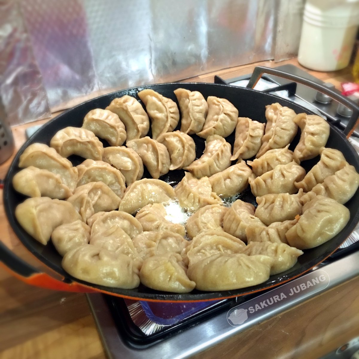 sakurajubang's tweet photo. π½Fry dumplings π, η
π·πιθ²Όπ½
.
π½π½π½π½π½π½π½π½π½π½π½
#lecreuset #lecreusetuk #dumplings #frydumpling #ιθ²Ό #豬θιθ²Ό #homemade #foodie #foodporn #γ«γ―γ«γΌγΌ #γγγγ #ι€ε #λ₯΄μΏ λ₯΄μ #λ§λ https://t.co/wVtJm5zxHg