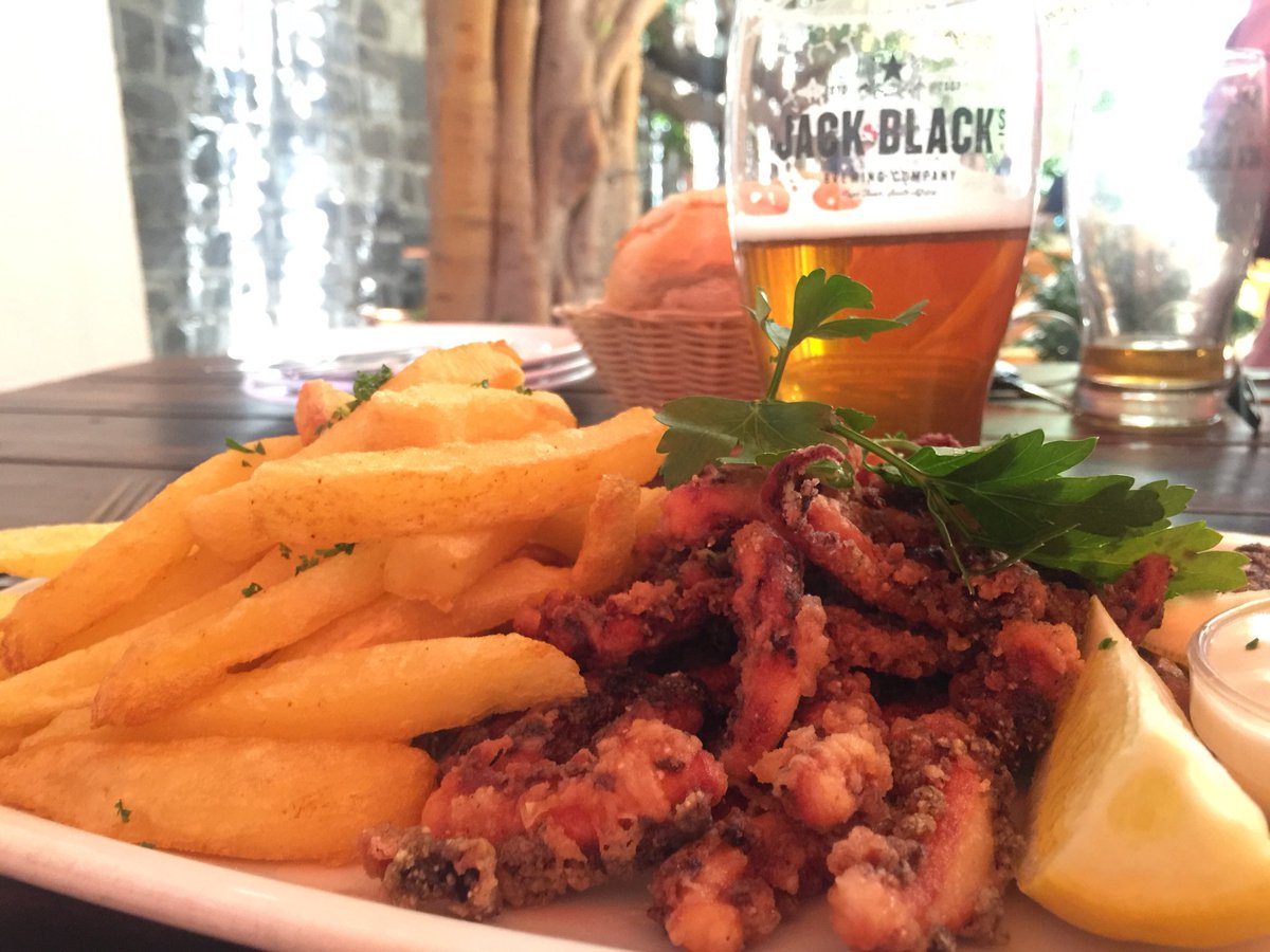 debutantedancer's tweet photo. Another cracking lunch with the little lady and @troysthoughts at one of our favourite racing restaurants @Vascotaverna. A must visit in #CapeTown. #capesummer https://t.co/RxlxkQJgN5