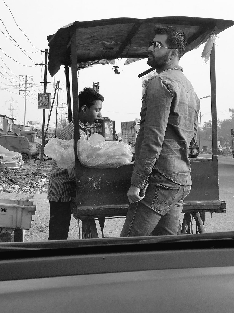 mumbaitales's tweet photo. When your pati gets you #AndaPav 😍
#Afternoons https://t.co/vsZzn7r4iR