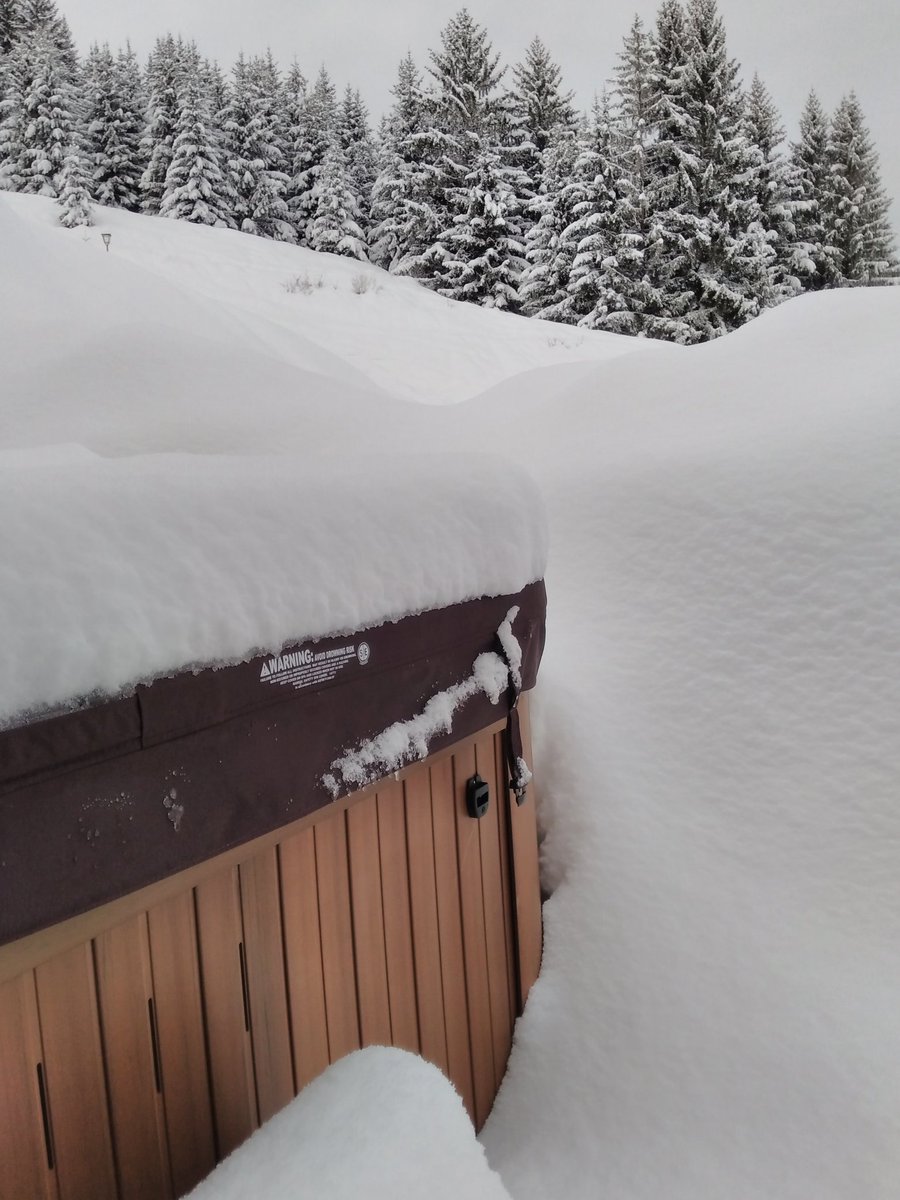 3valleychalets's tweet image. Hot Tub snow-o-meter, and more forecast overnight #latania