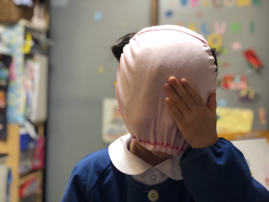 キキフォトワークスの日常乱写 プロカメラマンが息抜きでiphoneで撮る日常 Twitterren プリキュアのパンツが嬉しすぎて頭にかぶる娘 今年の初笑い プリキュアアラモード プリキュア 初笑い