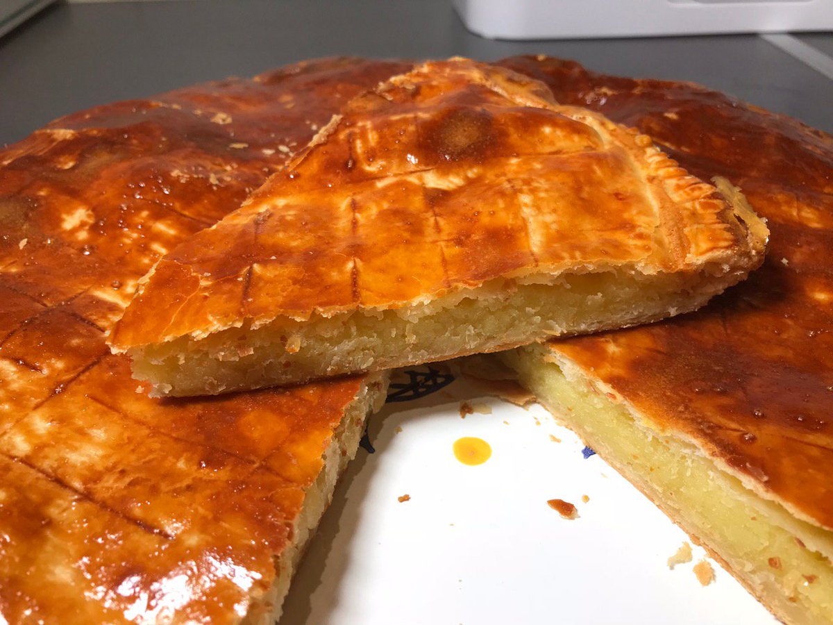BRICE__RC's tweet photo. J'en ai rêvé, mon Companion l'a fait ! 😉 Une délicieuse galette des rois à la frangipane 😋 la recette ici : https://t.co/IXFEFsMEkk #galettedesrois #frangipane #Epiphany #recettescompanion #cuisinecompanion #robotmultifonction #robotcuiseur @MoulinexFrance https://t.co/C9rvqz6Ceo