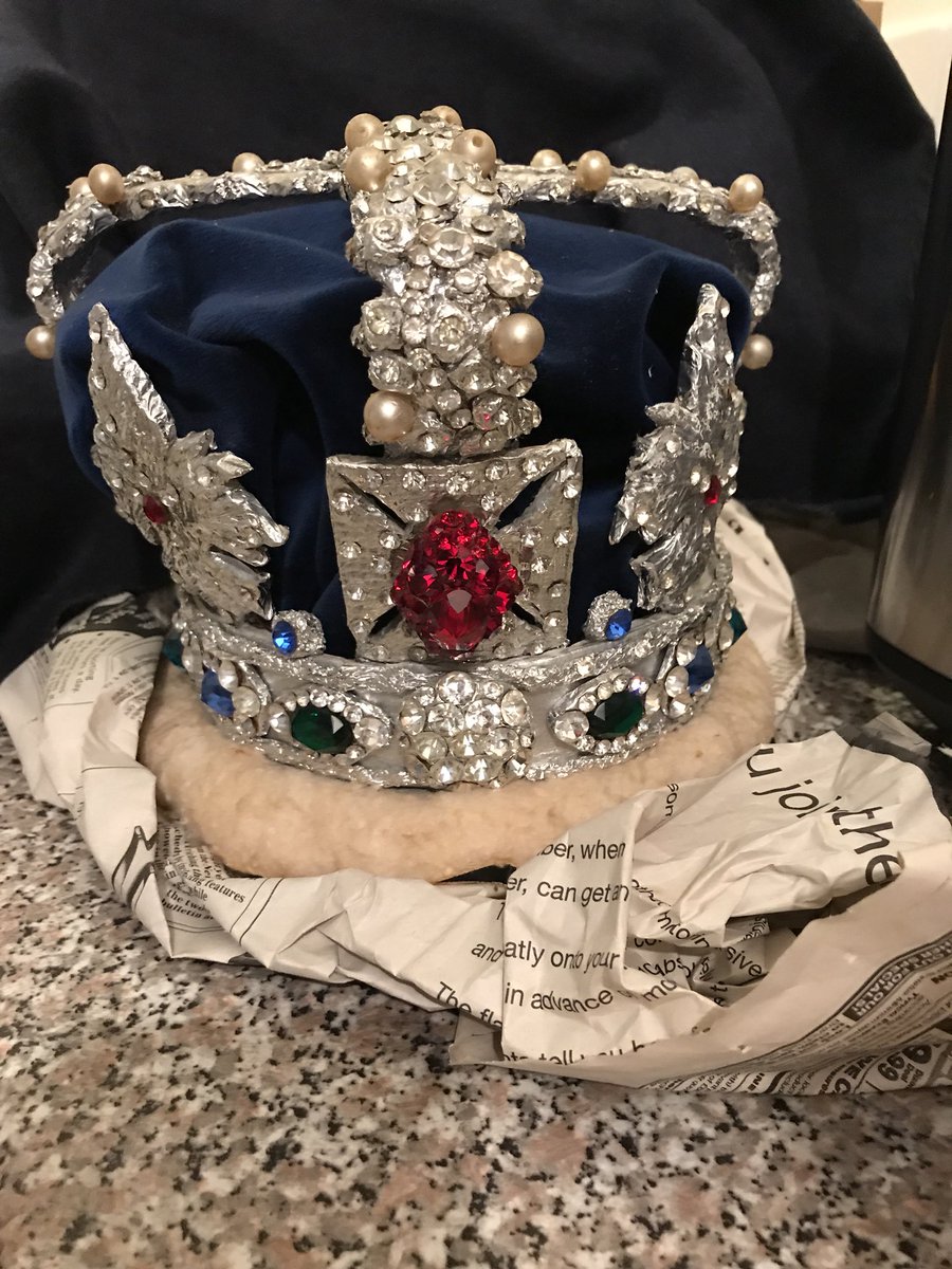 AlastairBruce_'s tweet image. Huge honour to be in conversation with TheQueen about coronation &amp;amp; Regalia for @BBC film 14Jan2018.Told HerMajesty my lifelong study began aged 16 when I made full set of crownjewels out of clay-my ImperialStateCrown hasn’t weathered as well as Hers!! @RoyalFamily @AtlanticProds