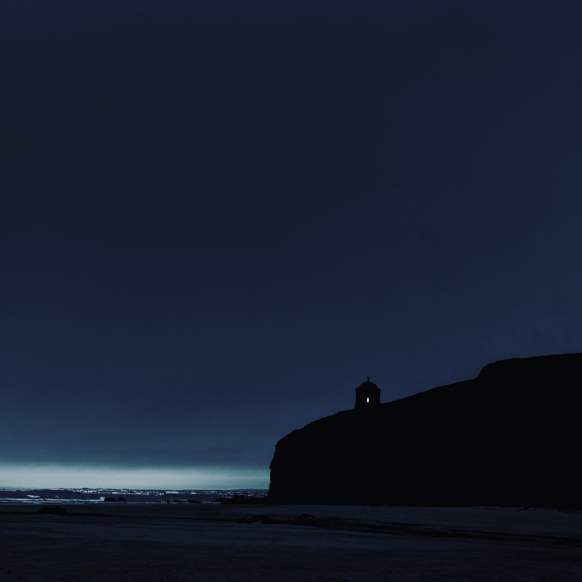 DerryPhotos's tweet photo. Mussenden Temple as seen from Downhill beach. #gameofthrones #got #gotlocation #mussendentemple #downhill #castlerock #silhouette @GameOfThrones @NITouristBoard https://t.co/qtt1ENSB4t