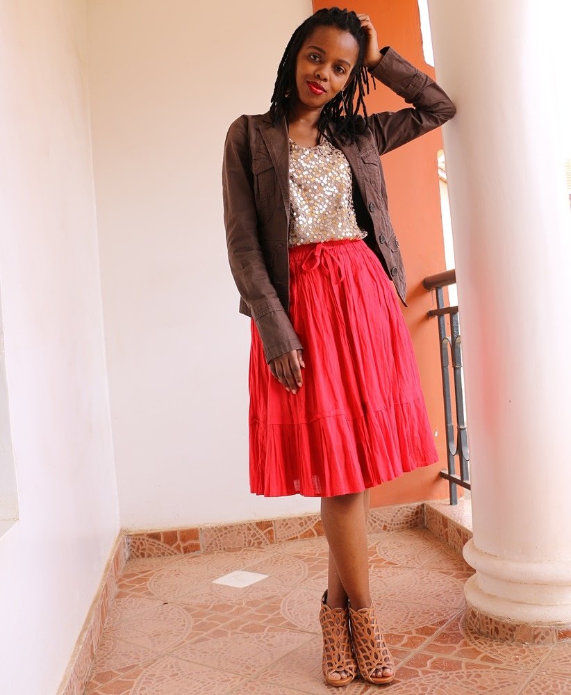 tesstylediary's tweet photo. Red is not just a color, it's a state of mind. #wednesdayvibes #mood #whenindoubtwearred #confident 🔥 #feelgoodlookgood #happy #loveit #positivemindset #positivevibes #mylook #stylestory #color #sparkle #sequins #red #style #stylediary #styleblogger 💙 https://t.co/ebtpx1deyf https://t.co/KNe9QEAgkV
