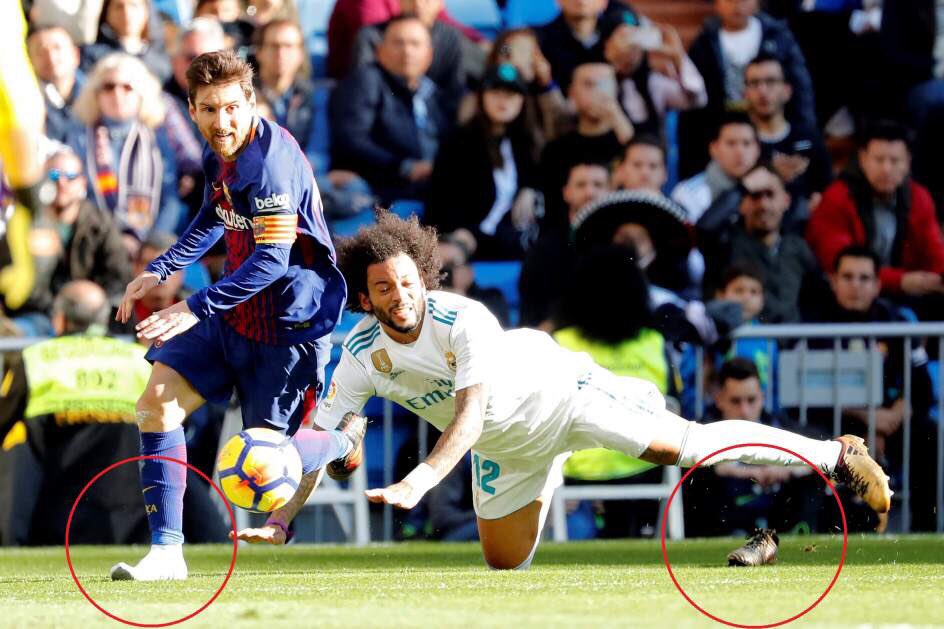 cristobalsoria's tweet photo. Descubre las 7000 diferencias...
Jajajaja uno da una patada al aire en el más absoluto de los ridículos y el otro es capaz de dar una asistencia descalzo... https://t.co/Anlbxstdfy